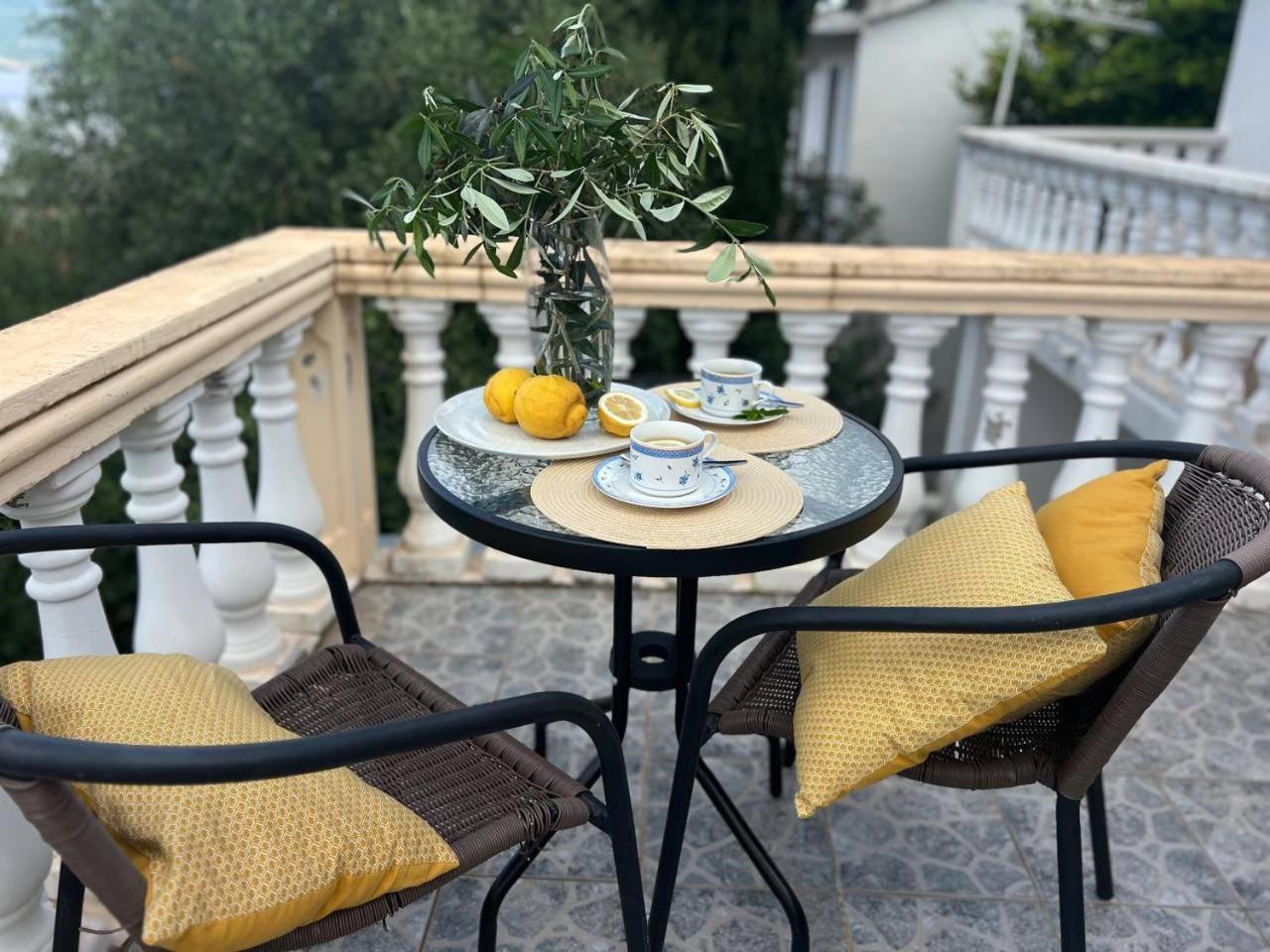 Apartments Arina Krasići エクステリア 写真